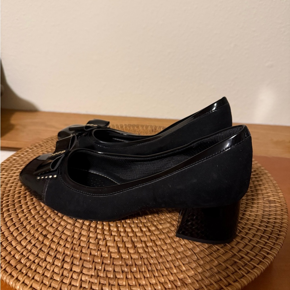 Spring Step Black Bow Block-Heel Pumps - Picture 4 of 10